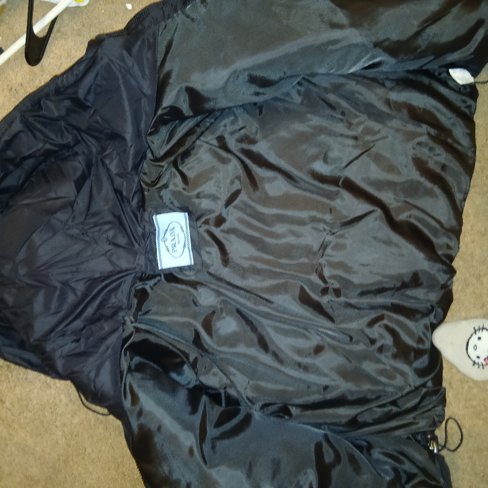 Prada Black Puffer Jacket with Hood Crop Mid Drift. - Picture 4 of 5